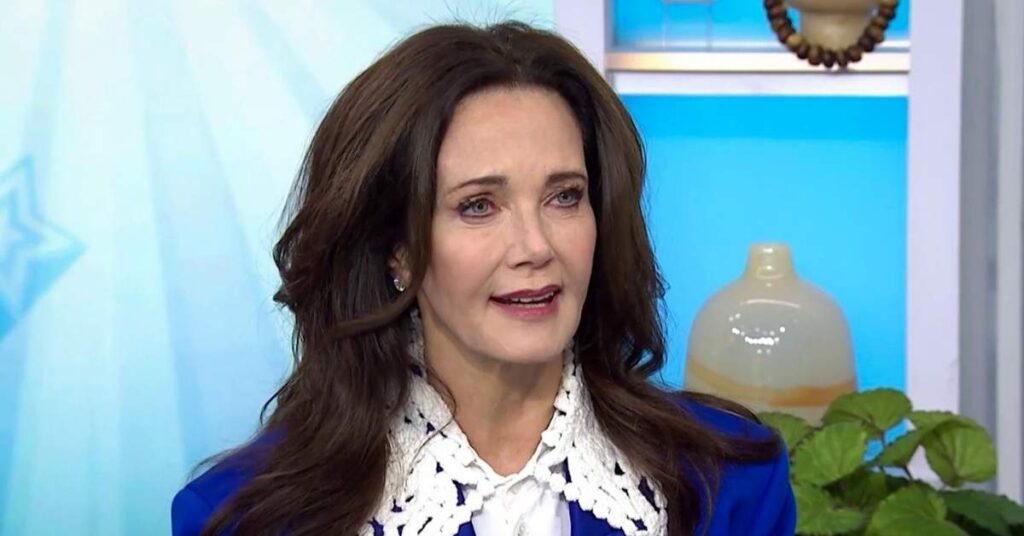 Lynda Carter Distinctive Features